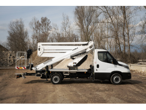 articulated aertial platform on Iveco truck